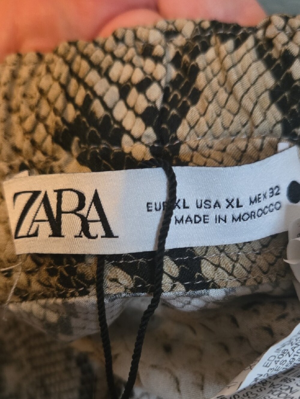 Zara Snake-Print Wide-Leg Pants in Beige and Black - Picture 2 of 4
